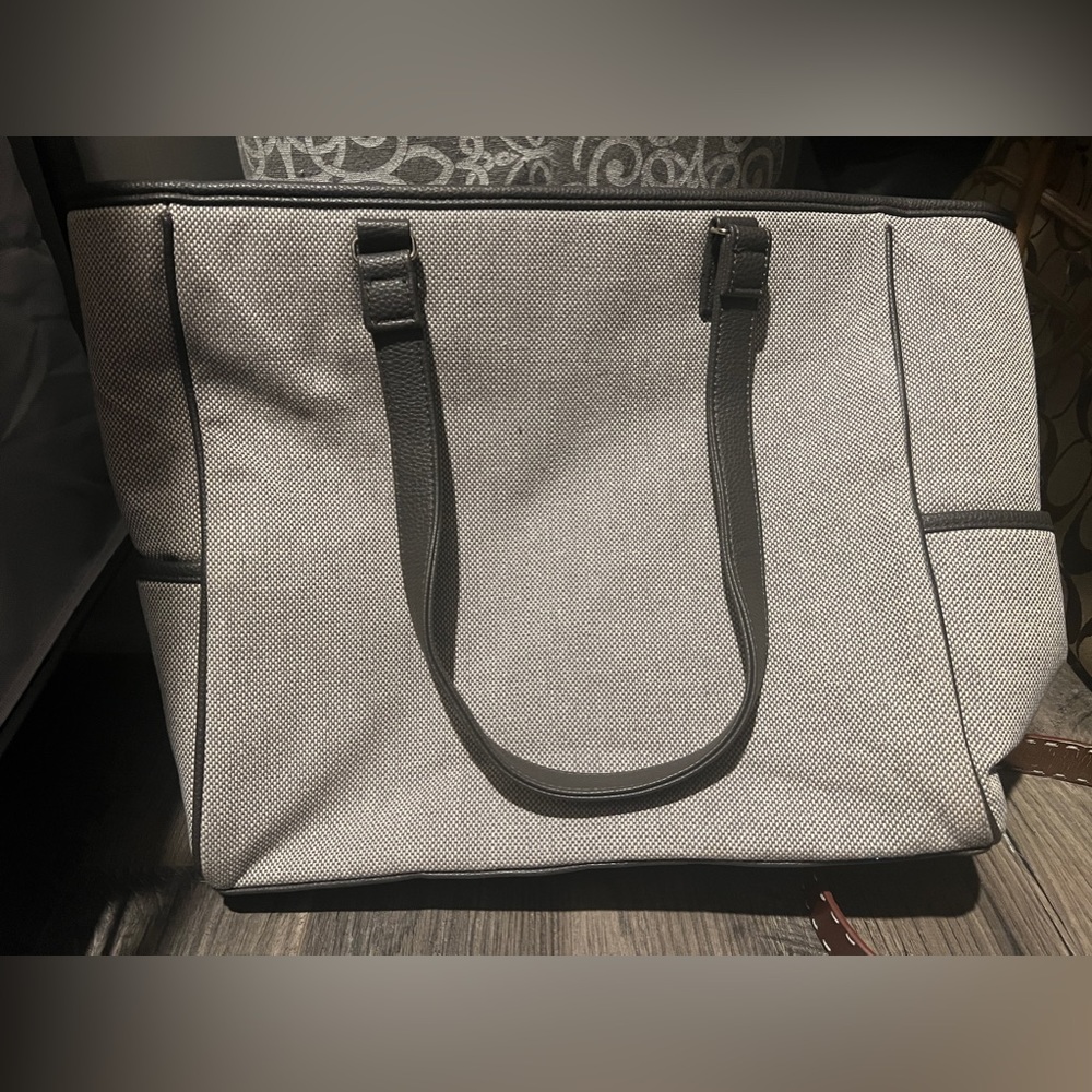 Thirty One “Cindy” Tote in Gray Pin Dots pattern